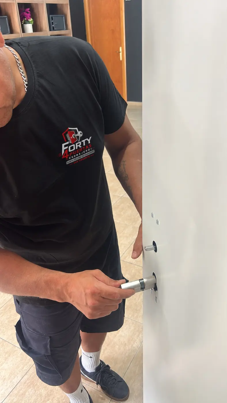 Sustitución de bombín de seguridad en Santa Coloma de Gramenet